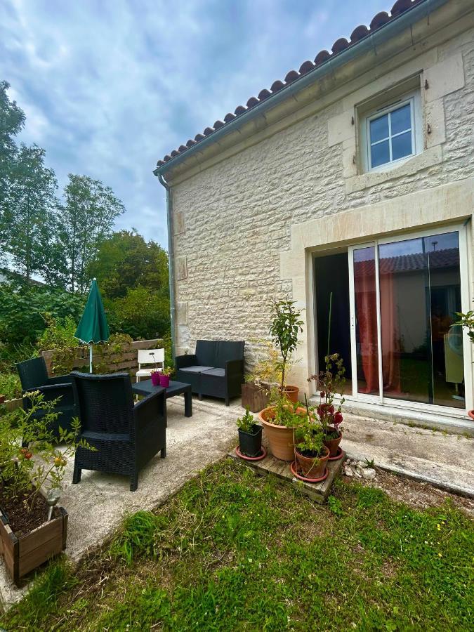 La Maison D'Hotes Des Charentes Les Touches-de-Perigny Bagian luar foto